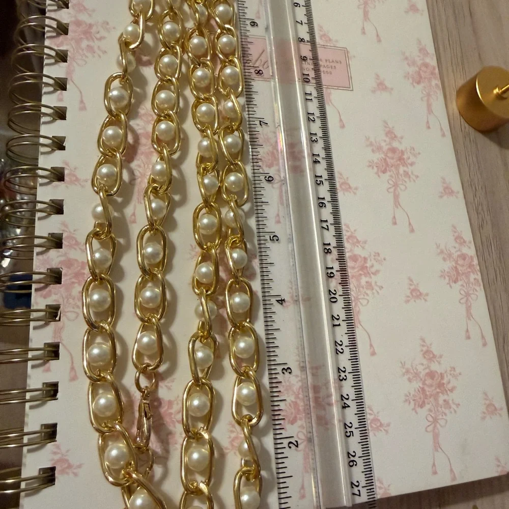 Elegant‎ Gold and Pearl Necklace
